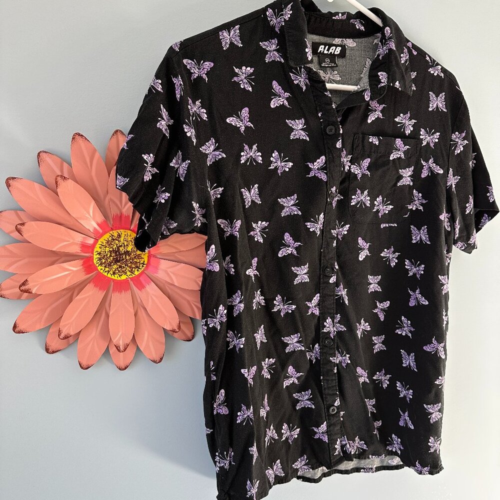 Women's Short Sleeved Butterfly Button Down Shirt - XS